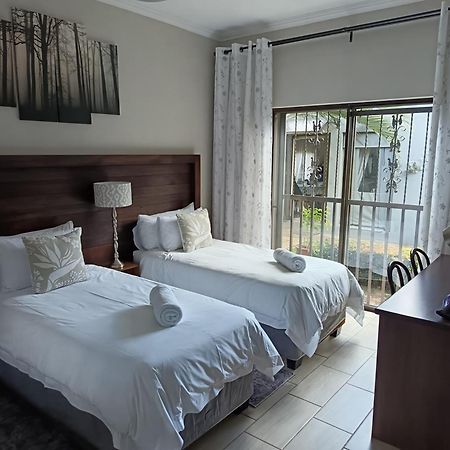 Three Olives Guesthouse Центурион Экстерьер фото